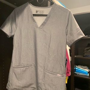 Grey figs top two pockets